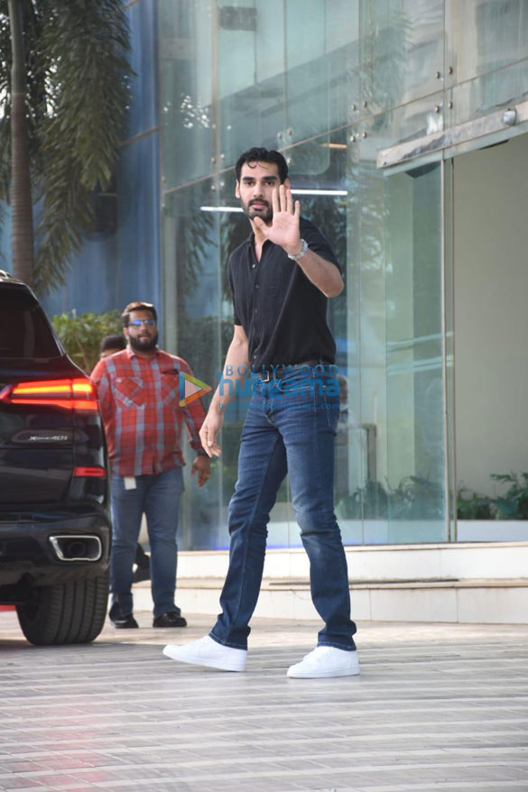 photos tiger shroff ahan shetty and vidyut jammwal snapped in andheri 2