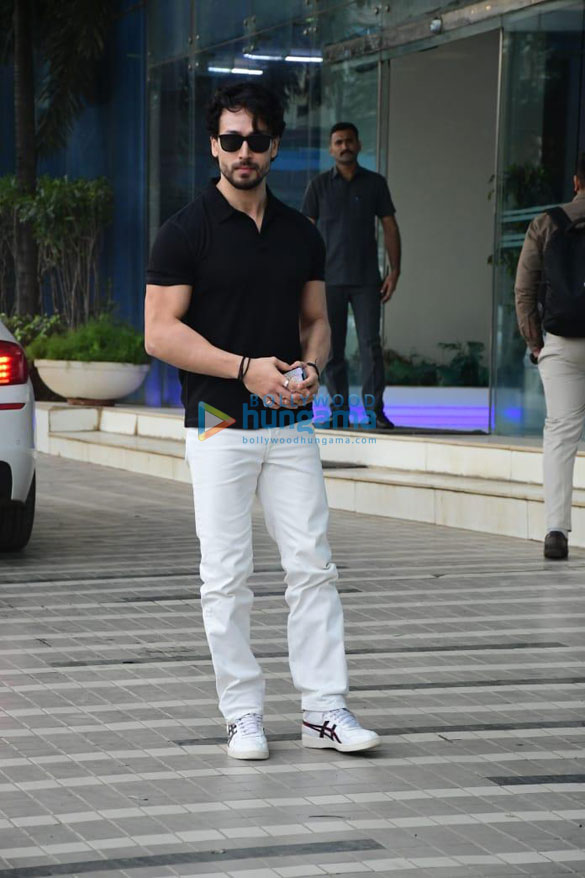 Photos Tiger Shroff, Ahan Shetty and Vidyut Jammwal snapped in Andheri ...