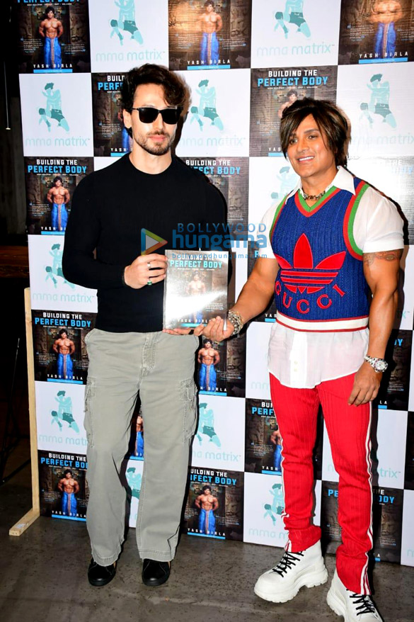 Photos: Tiger Shroff attends Yash Birla’s book launch in Bandra Photos: Tiger Shroff attends Yash Birla’s book launch in Bandra
