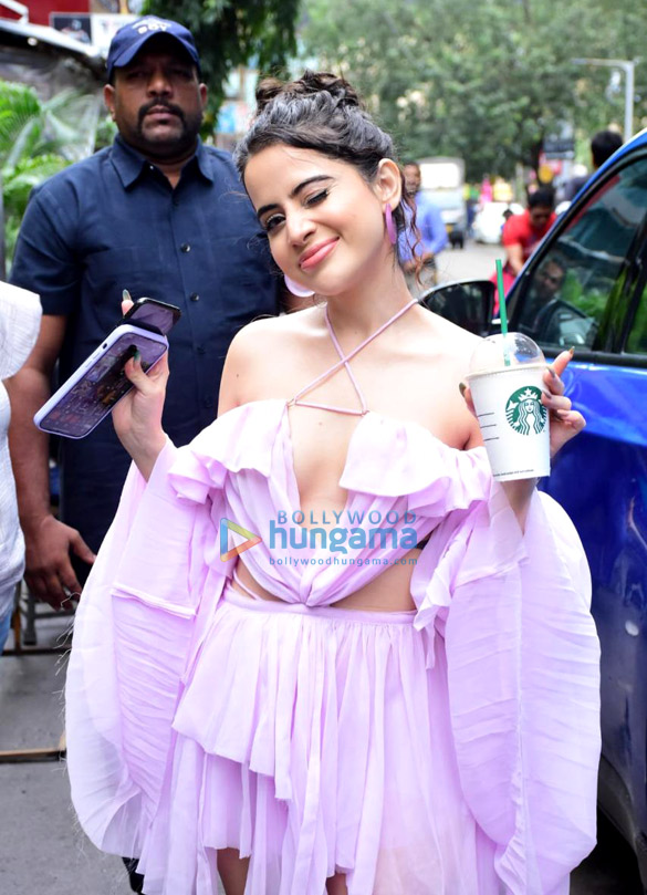 photos uorfi javed spotted at jalwa in andheri 5