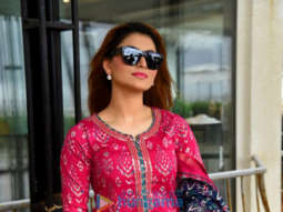 Photos: Urvashi Rautela snapped in sun n sand hotel in Juhu
