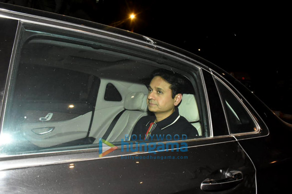 photos varun dhawan and apoorva mehta snapped at karan johars house in bandra 4