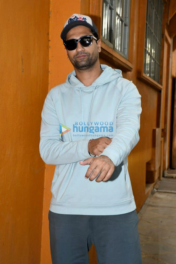 photos varun dhawan and vicky kaushal snapped outside a dance class in juhu 2