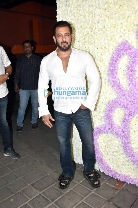 photos vicky kaushal katrina kaif sohail khan and others snapped at arpita khans home on the occasion of ganesh chaturthi5 2