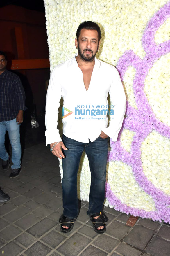 photos vicky kaushal katrina kaif sohail khan and others snapped at arpita khans home on the occasion of ganesh chaturthi5 3