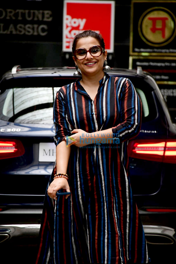 photos vidya balan snapped in khar 1 2