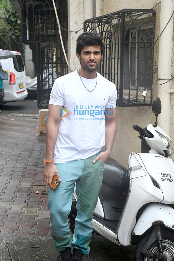 photos vijay deverakonda and ananya panday snapped at subko specialty coffee roasters and bakehouse in bandra for liger promotions 4