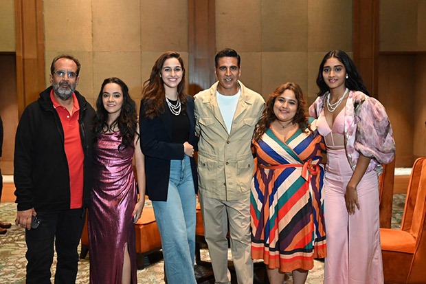 Raksha Bandhan star Akshay Kumar gifts Bandhani sarees to his on-screen sisters in Ahmedabad, see photos