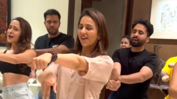 Rakul Preet Singh does Mashooka hook step along with her friends