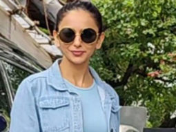 Rakul Preet Singh flashes her cute smile for the paps