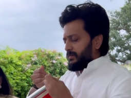 Ritiesh Deshmukh wishes Happy Independence Day, prepares the Indian flag himself