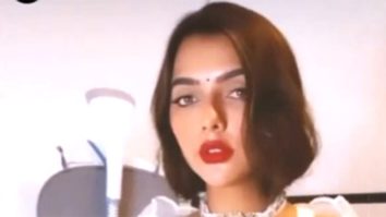 Ruhi Siingh looks stunning in white saree