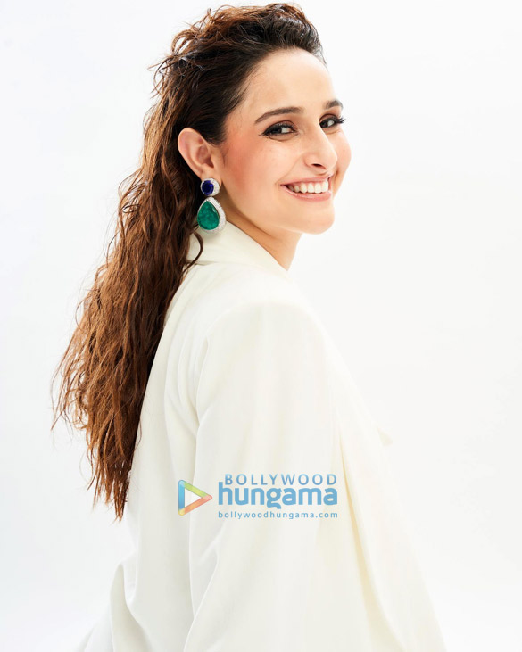 sadia khateeb 4 2