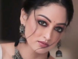 Sandeepa Dhar looks beautiful in old school look
