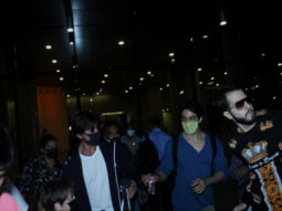 Shah Rukh Khan gets angry and pulls back as a fan grabs his arm at the airport for a photo, son Aryan Khan calms him down, watch video 