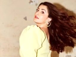 Shivaleeka Oberoi look stunning in yellow outfit