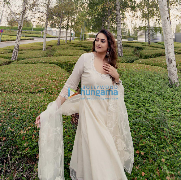sonakshi sinha 4 37