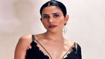 Celebrity Photos of Sonnalli Seygall