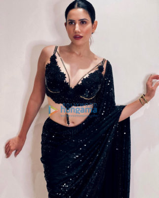Celebrity Photos of Sonnalli Seygall