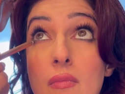Twinkle Khanna perfectly expresses what a working Sunday feels like!