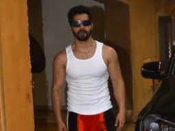 Varun Dhawan shows off his great physique