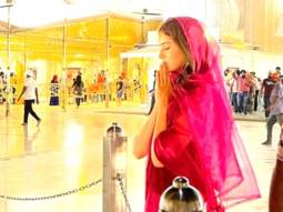 Vijay Deverakonda and Ananya Panday seek blessings for their movie Liger visiting a gurudwara