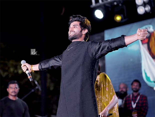 Vijay Deverakonda looks dashing in this black kurta set for Liger promotions in Kochi