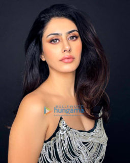 Celeb Photos Of Warina Hussain