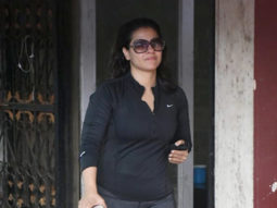 A glimpse of Kajol as she waves at paps