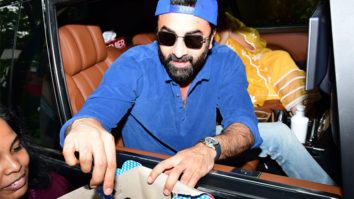 Birthday boy Ranbir Kapoor poses for selfie with fans