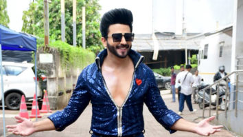 Dheeraj Dhoopar flaunts his retro themed outfit
