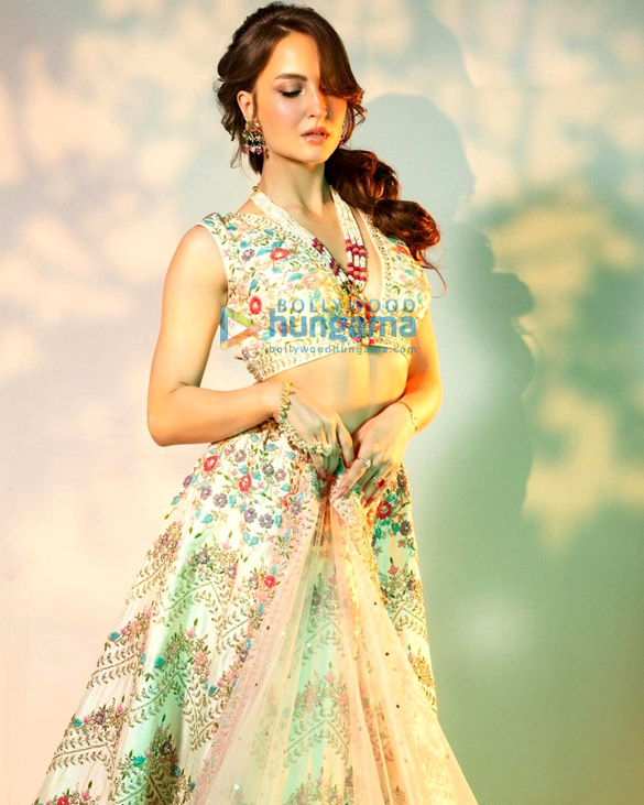 elli avrram 3 28