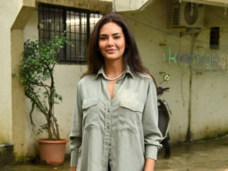 Esha Gupta looks pretty in a grey shirt
