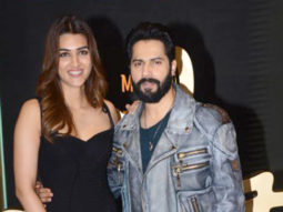 Kriti Sanon poses along with ‘Bhediya’ co-star Varun Dhawan