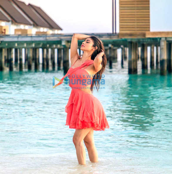 mouni roy 3 130
