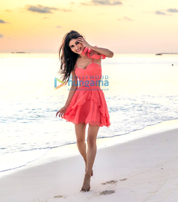 mouni roy 5 60