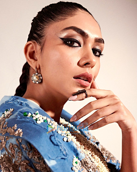 mrunal thakur 2 89