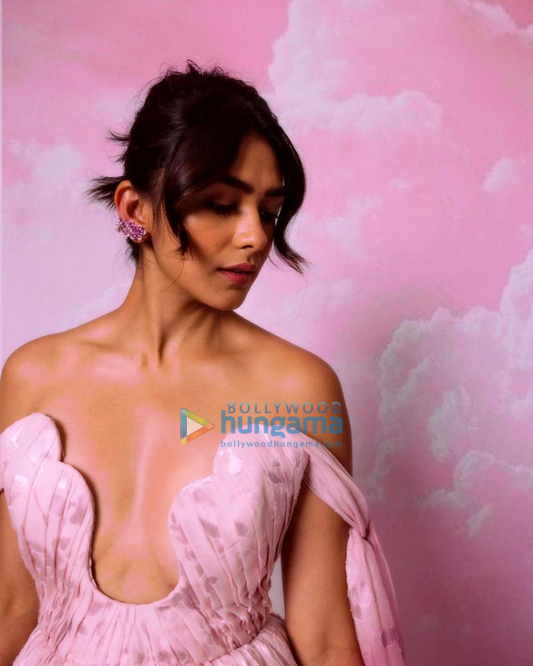 mrunal thakur 5 22