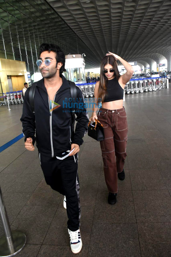 photos aadar jain tara sutaria and arjun kapoor snapped at the airport 3