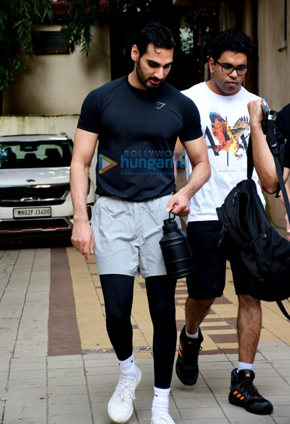 photos ahaan shetty snapped outside the gym in bandra 4