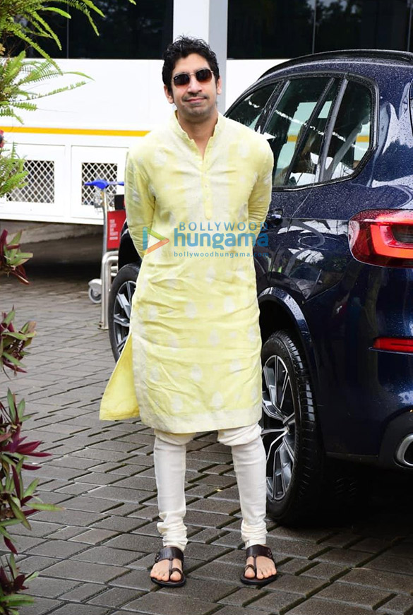photos alia bhatt ranbir kapoor and ayan mukerji snapped at the mumbai airport 4