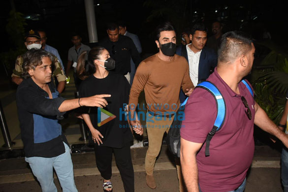 photos alia bhatt and ranbir kapoor snapped at the airport 2