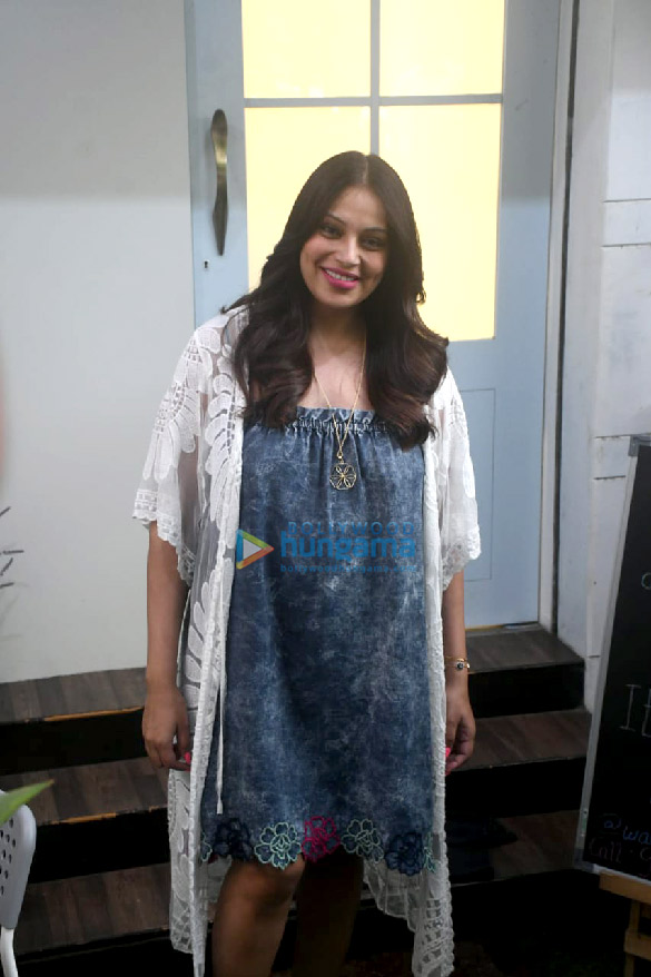 photos bipasha basu snapped outside a salon in bandra 1