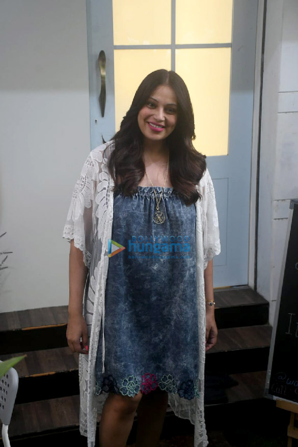 photos bipasha basu snapped outside a salon in bandra 2