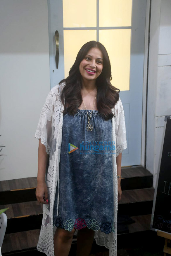 photos bipasha basu snapped outside a salon in bandra 3