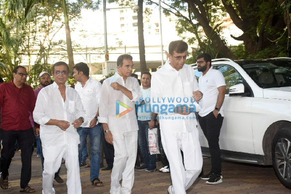 photos celebs attend late raju srivastavas prayer meet 8