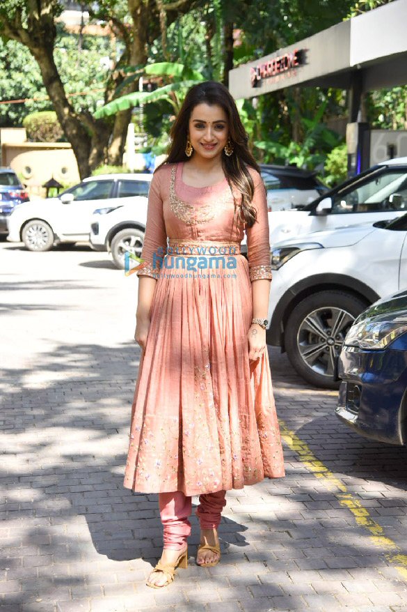 photos chiyaan vikram jayam ravi and others snapped promoting the film at jw marriot in juhu 2
