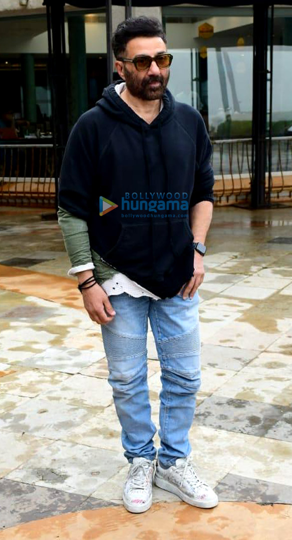 photos dulquer salmaan pooja bhatt shreya dhanwanthary and sunny deol snapped at chup promotions 6