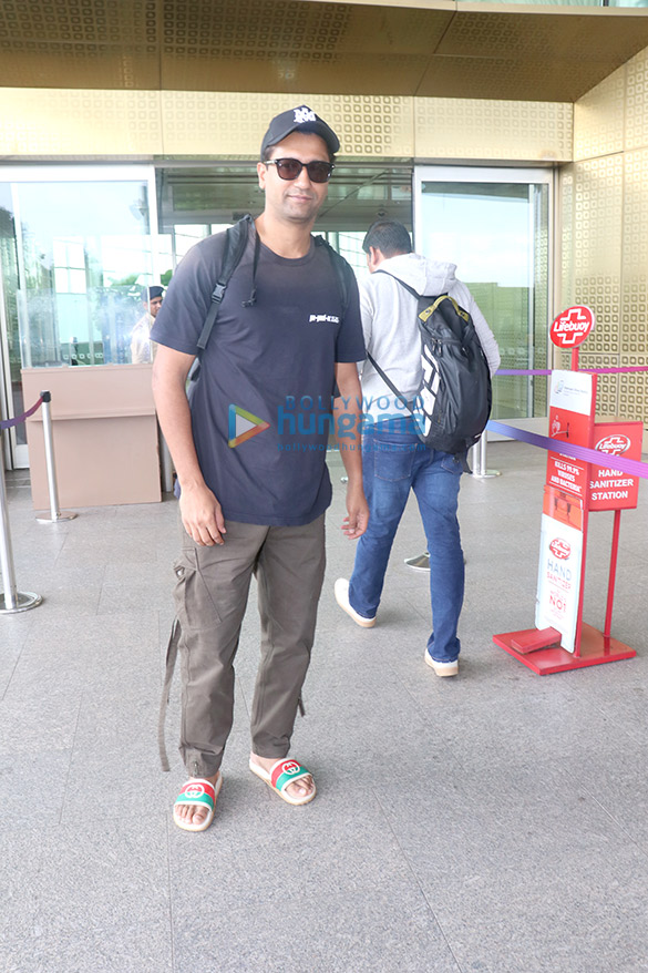 photos fatima sana shaikh vicky kaushal kriti kharbanda and pulkit samrat snapped at the airport 4
