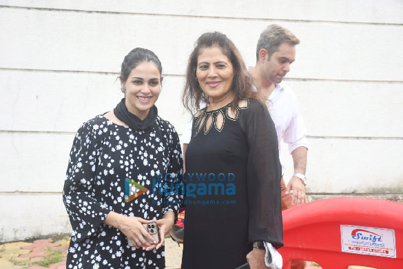 photos genelia dsouza snapped with her parents at mount mary church 2